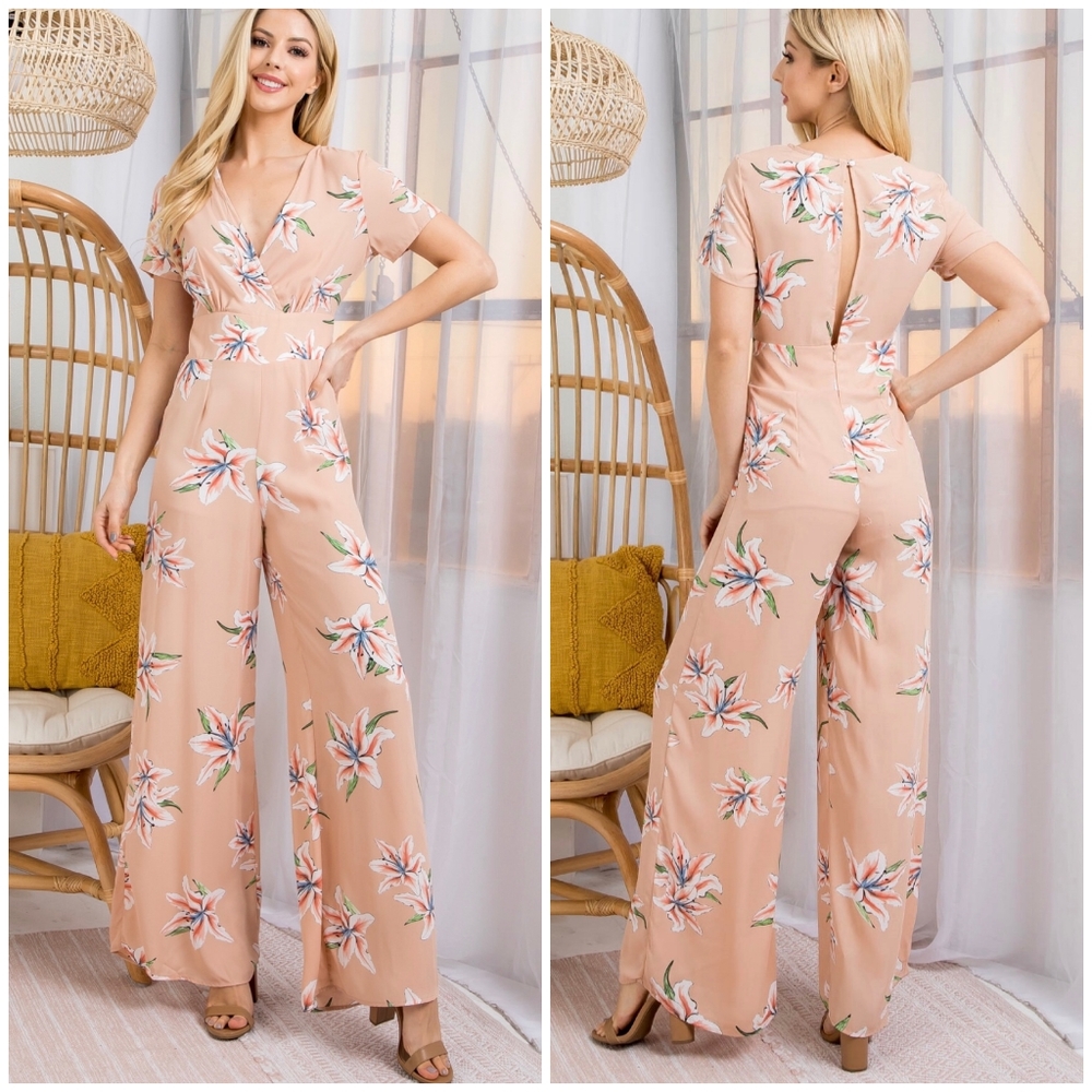 AUDREY 3+1 Gorgeous Blush Floral Short Sleeves Jumpsuit - Picture 2 of 5